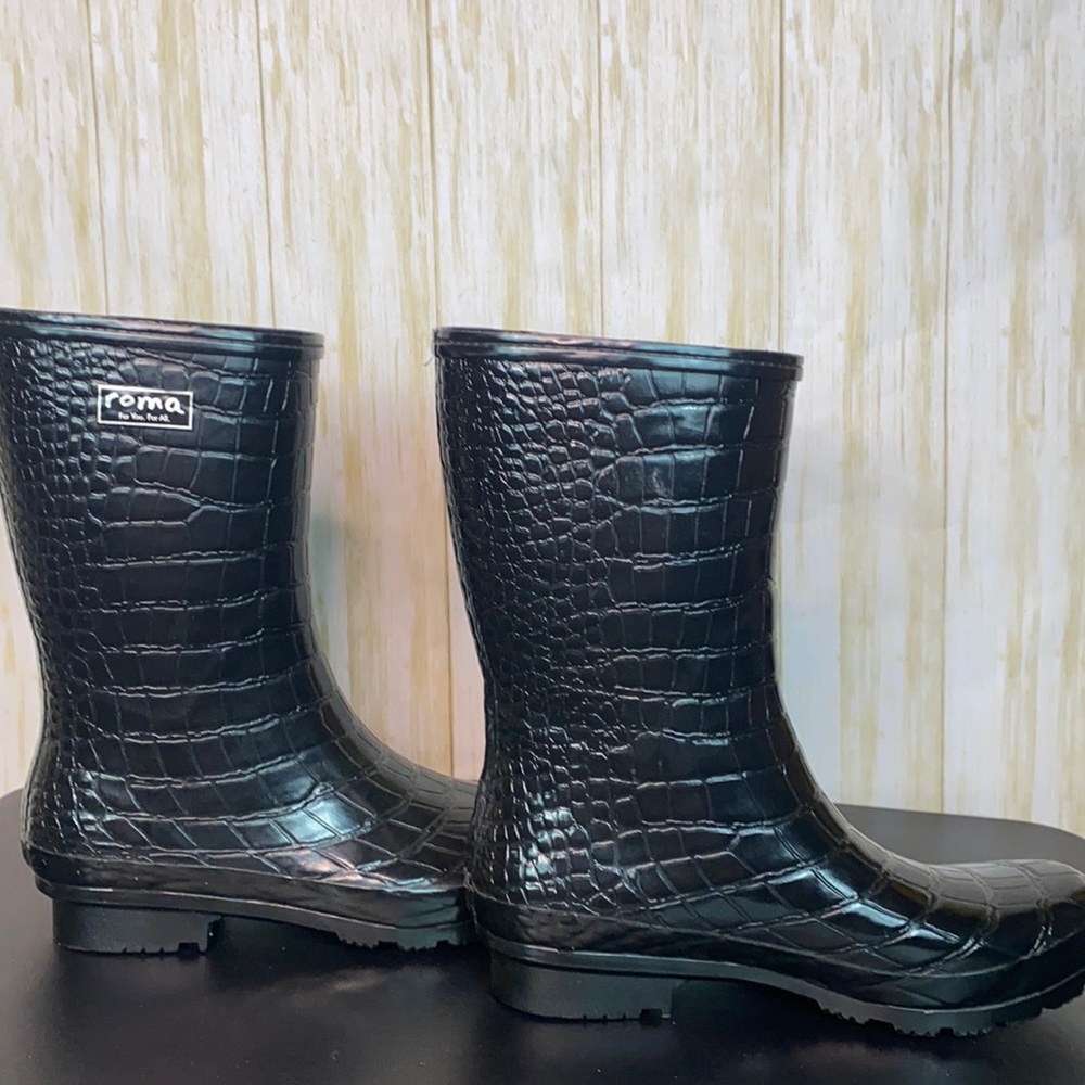 Women’s Roma Snakeskin Style rain boots Size 11